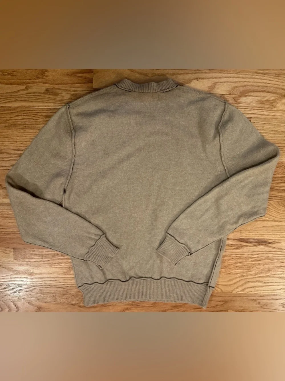 Banana Republic 100% Lambswool Sweater Minimalist Mens Med Tan V-Neck Classic